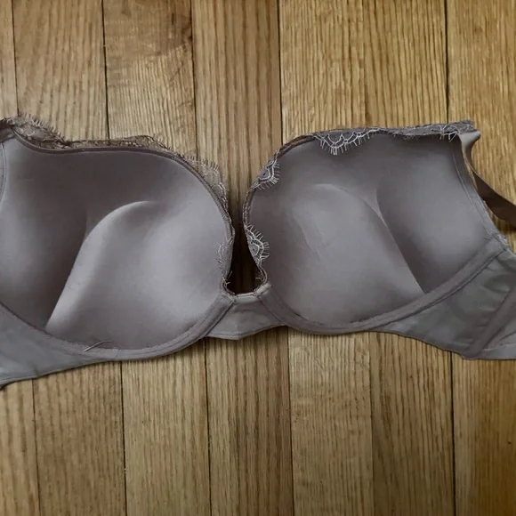 Victoria's Secret Very Sexy Bombshell Bra - Picture 2 of 9